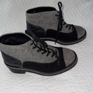 CHANEL women’s bootie gray/black